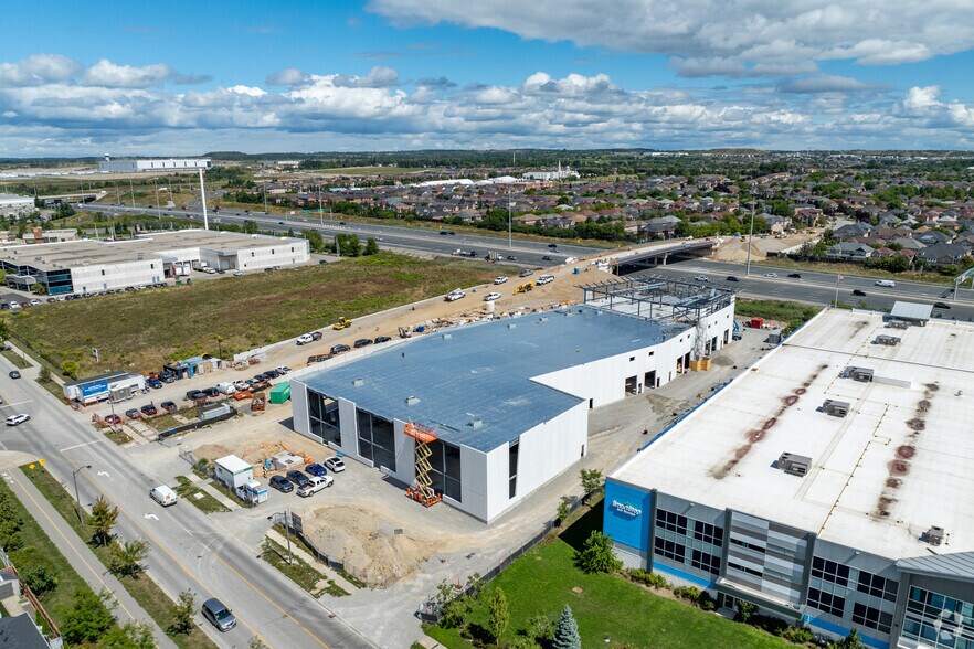 More Photos Of 435 Cityview Blvd, Vaughan Industrial For Sale
