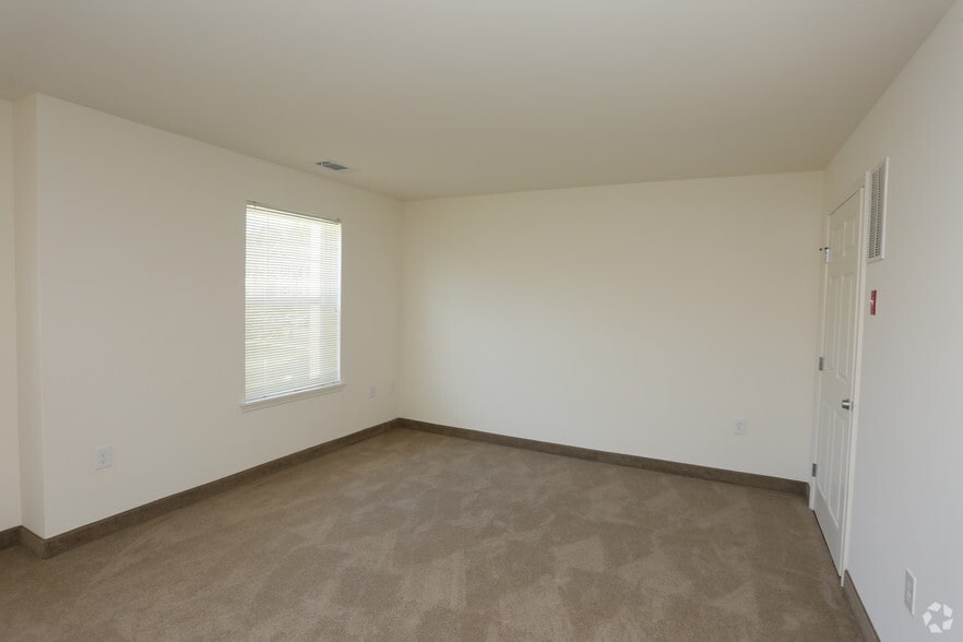 More Photos Of 700 Wincoram Way, Coram Apartments For Lease