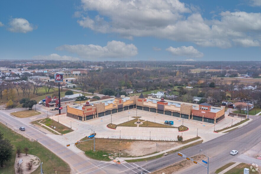 More Photos Of 101 S Interstate 45 Service Rd, Hutchins Storefront Retail Office For Lease