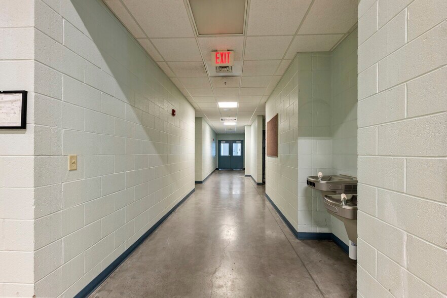 More Photos Of 801 N 2nd St, Berthoud Distribution For Lease