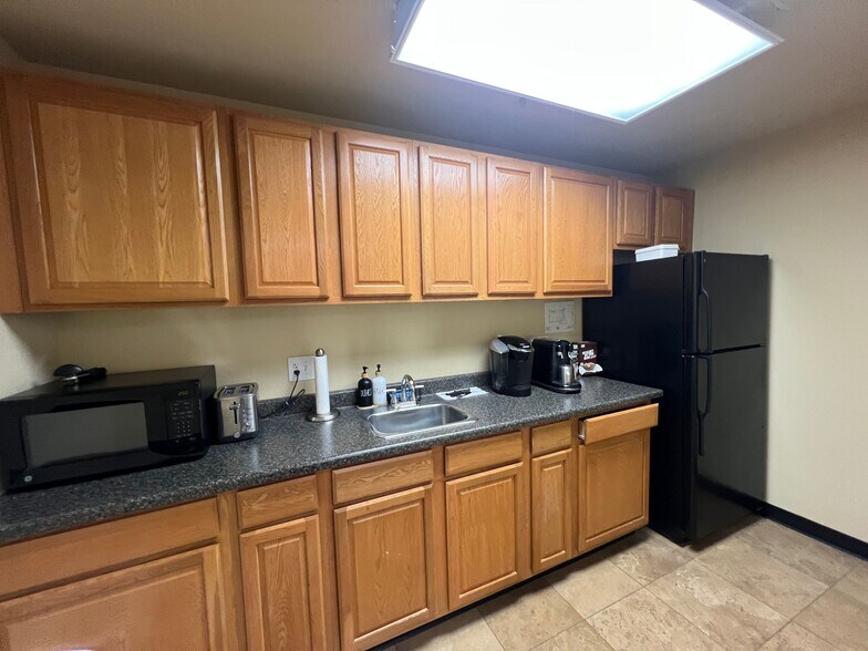 More Photos Of 800 S Stockton Ave, Ripon Warehouse For Lease