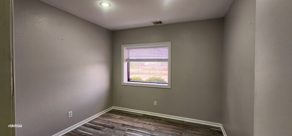 More Photos Of 616 Rankin Cir N, Houston Warehouse For Lease