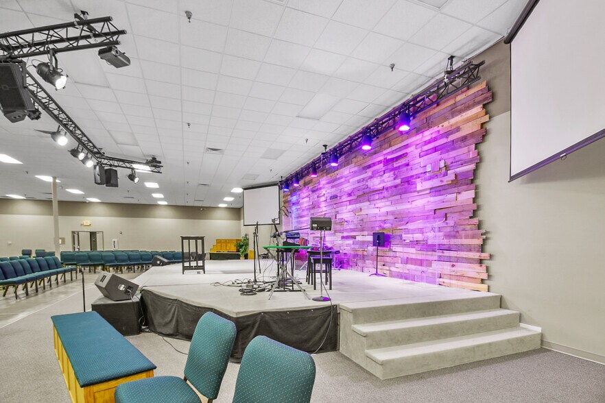 More Photos Of 300-314 E Main St, Parsons Freestanding For Sale