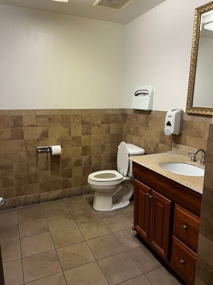 More Photos Of 1461 S Balboa Ave, Ontario Warehouse For Lease