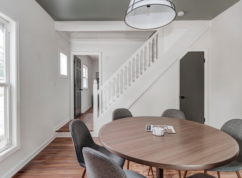 More Photos Of 6543 Ferguson St, Indianapolis Office Residential For Lease