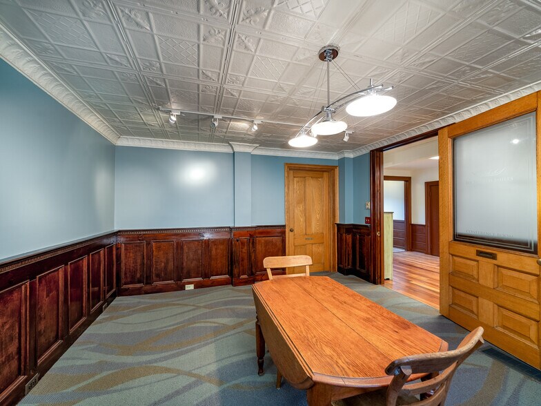 More Photos Of 35 Main St, Scottsville Office For Sale