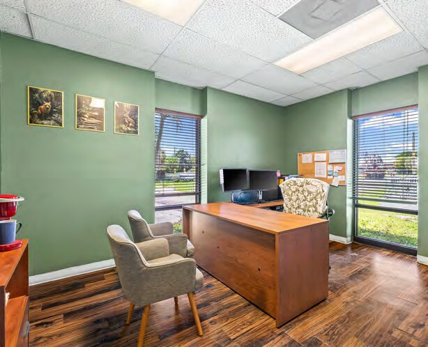 More Photos Of 936 Old Dixie Hwy, Vero Beach Warehouse For Lease