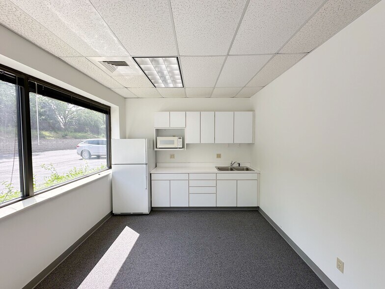 More Photos Of 2004 Fox Dr, Champaign Medical For Sale