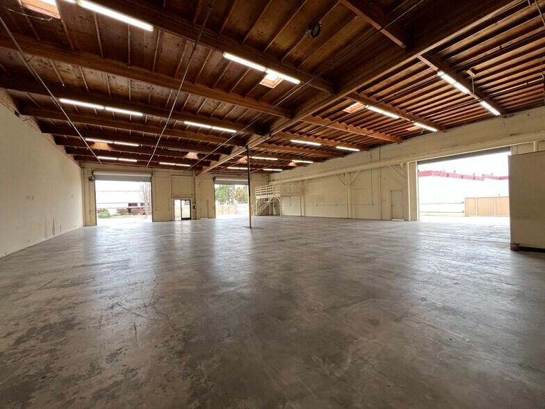 More Photos Of 4041 Transport St, Ventura Warehouse For Lease