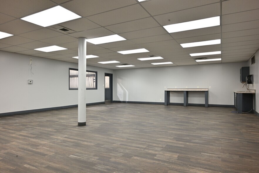 More Photos Of 2314 Wilkins Dr, Chillicothe Warehouse For Lease