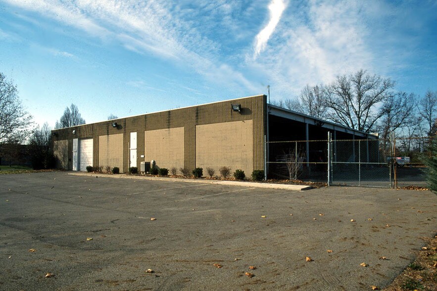 More Photos Of 470 Mccormick Blvd, Whitehall Warehouse For Sale