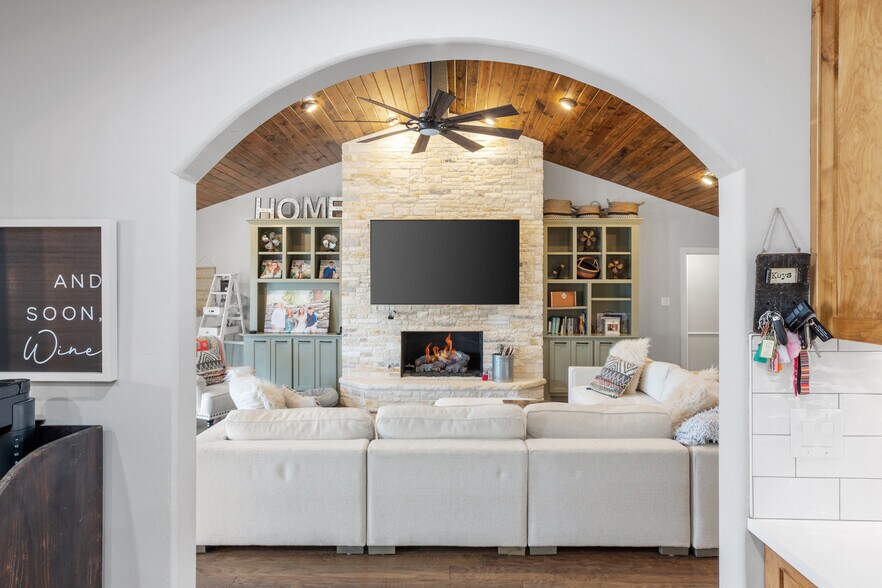 More Photos Of 608 W Morse St, Fredericksburg Specialty For Sale