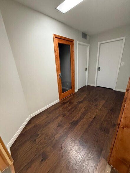 More Photos Of 306 Laurel Mountain Rd, Mammoth Lakes Office For Lease