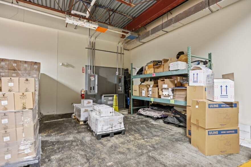 More Photos Of 678 Andover St, Lawrence Light Manufacturing For Lease