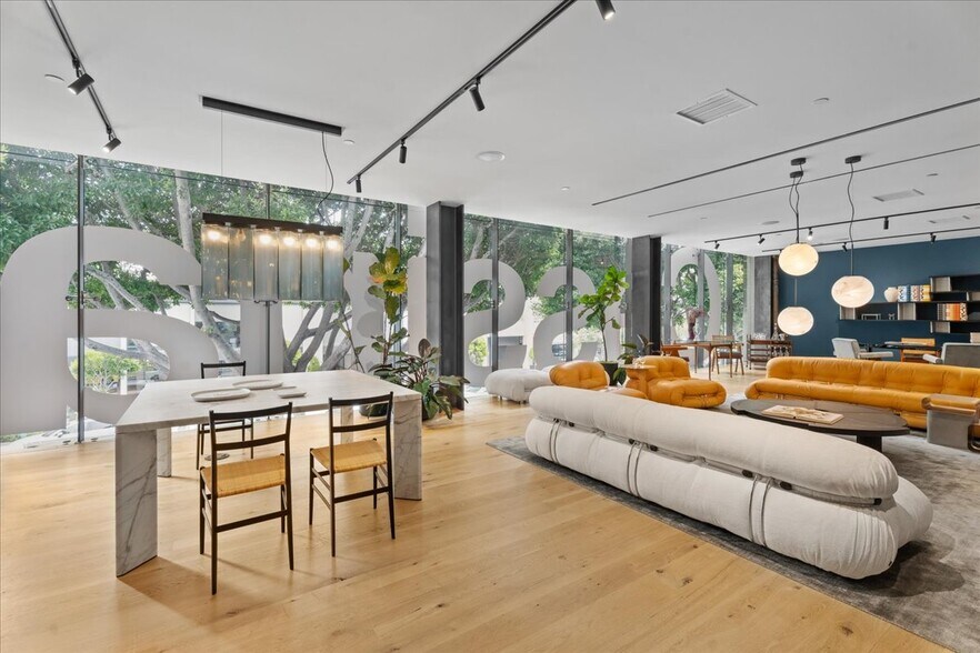 More Photos Of 145 N Robertson Blvd, West Hollywood Storefront For Lease