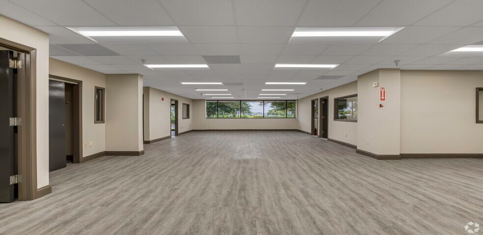 More Photos Of 851 E Maple St, Winter Garden Manufacturing For Lease