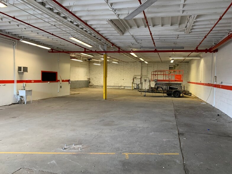 More Photos Of 1481-1489 Blondell Ave, Bronx Warehouse For Lease