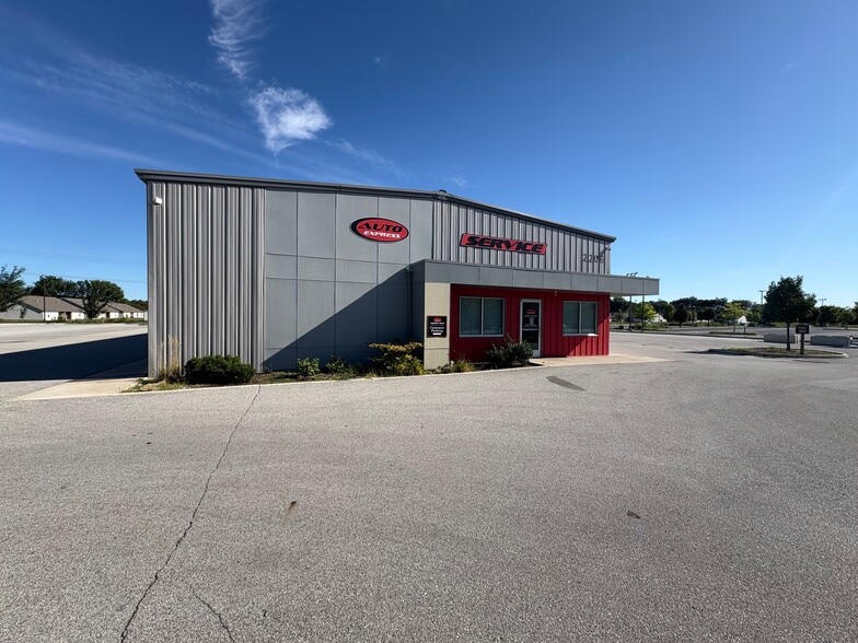 More Photos Of 2206 IFCU Way way, Lafayette Auto Repair For Sale