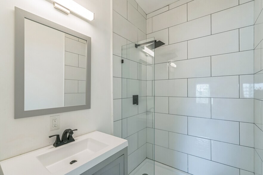 More Photos Of 1835 W 4th St, Wilmington Restaurant For Sale