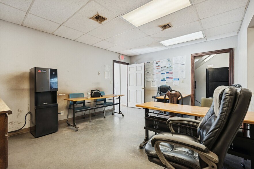 More Photos Of 2627 SW 22nd St, Oklahoma City Warehouse For Sale