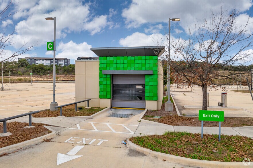 More Photos Of 8762 State Highway 151, San Antonio Auto Dealership For Lease