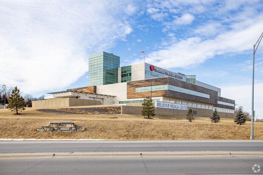 More Photos Of 2510 Bellevue Medical Center Dr, Bellevue Medical For Lease