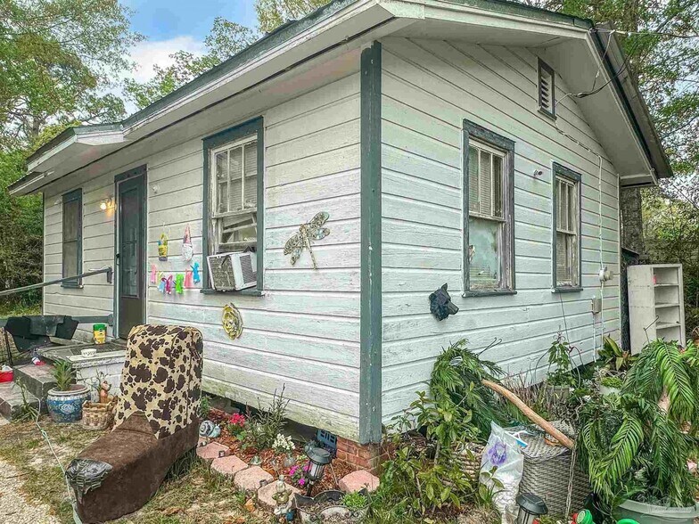 More Photos Of 5378 Alabama St, Milton Multifamily For Sale