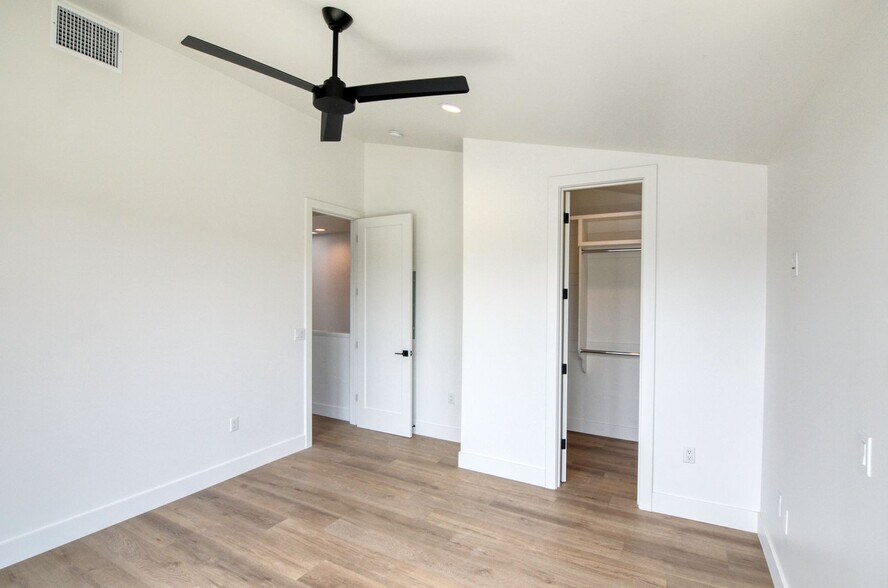 More Photos Of 221 W G St, Encinitas Apartments For Sale