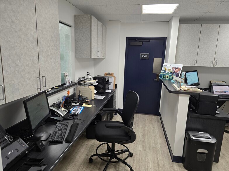 More Photos Of 2220 Lynn Rd, Thousand Oaks Medical For Lease