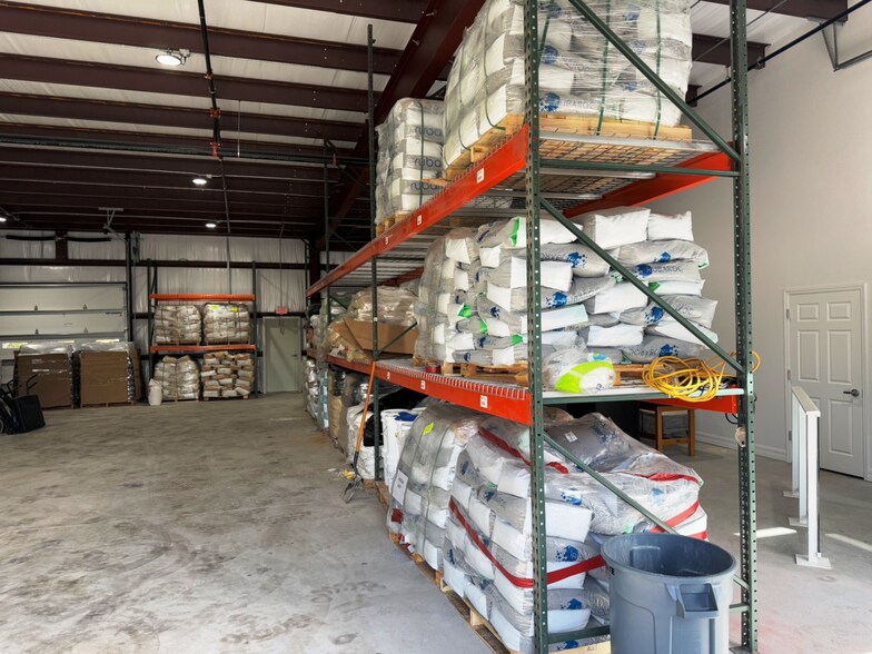 More Photos Of 6551 Corporate Park Cir, Fort Myers Warehouse For Lease