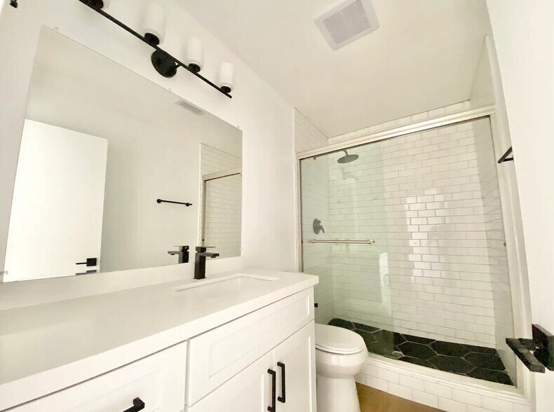 More Photos Of 1934-1936 New England St, Los Angeles Apartments For Sale