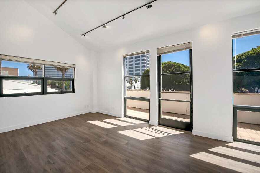 More Photos Of 201 Wilshire Blvd, Santa Monica Loft Creative Space For Lease