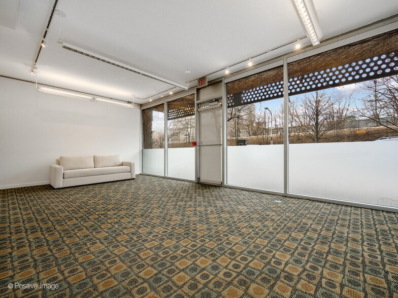 More Photos Of 1831 Benson Ave, Evanston Office For Sale