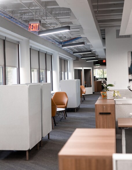 More Photos Of 3315 N Oak Tfwy, Kansas City Office For Lease