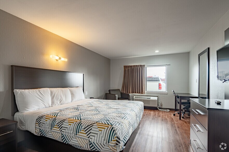 More Photos Of 16939 East Fwy, Channelview Hotel For Sale