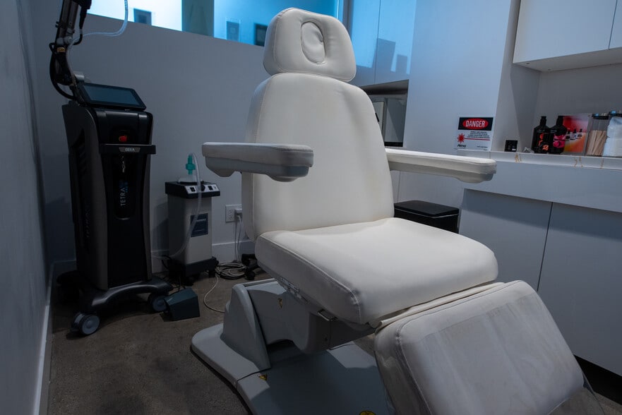 More Photos Of 421 N Rodeo Dr, Beverly Hills General Retail For Lease