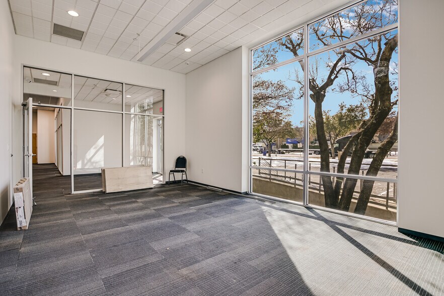 More Photos Of 10420 Metric Blvd, Austin Warehouse For Lease