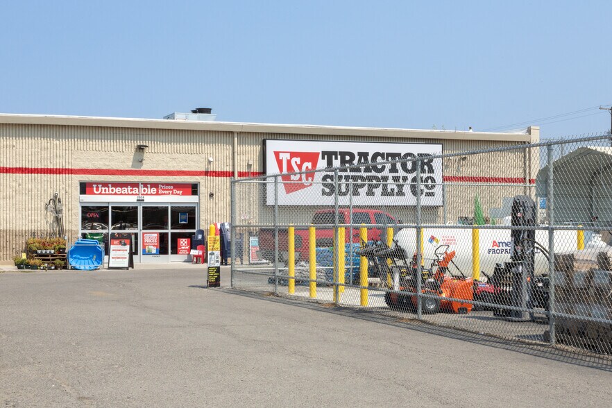 More Photos Of 2024 US Hwy 2 E, Kalispell Garden Center For Sale