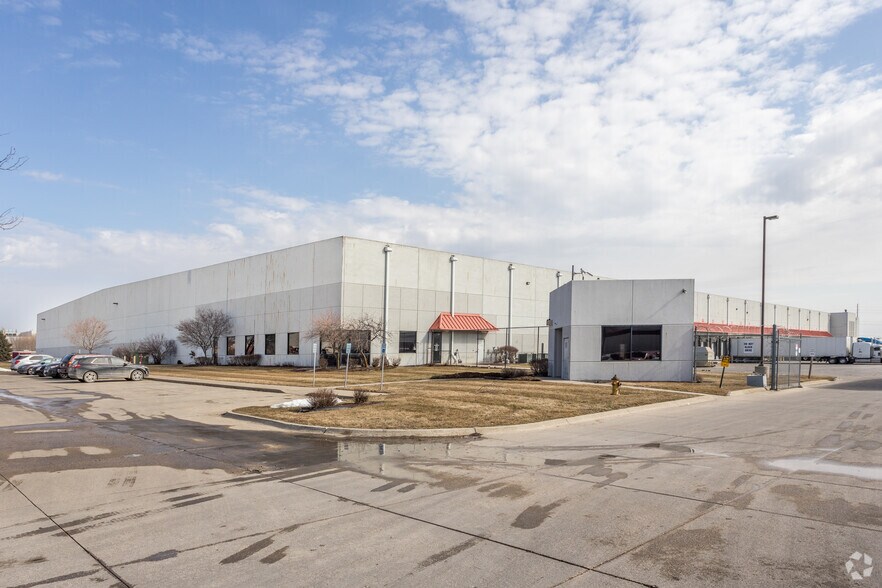 More Photos Of 1010 SE 54th St, Ankeny Distribution For Lease