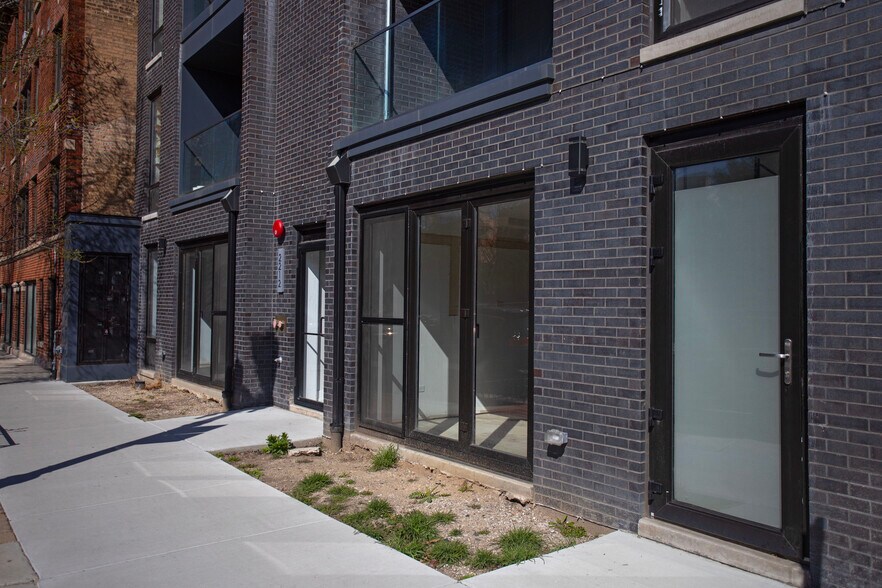 More Photos Of 2212 W Lawrence Ave, Chicago Apartments For Sale