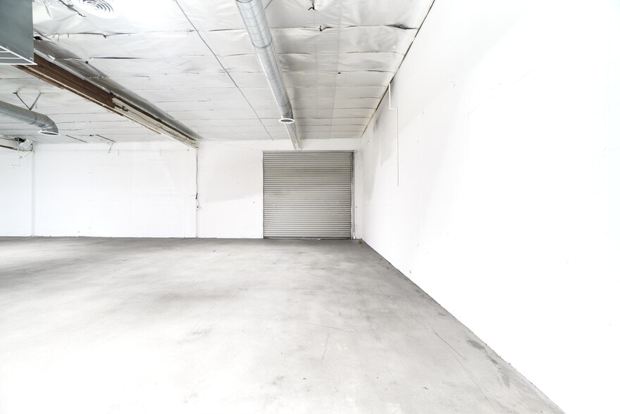 More Photos Of 15013-15019 Califa St, Van Nuys Manufacturing For Lease