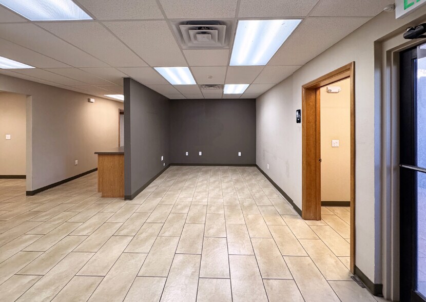More Photos Of 2511-2517 Wyoming Blvd NE, Albuquerque Office For Sale