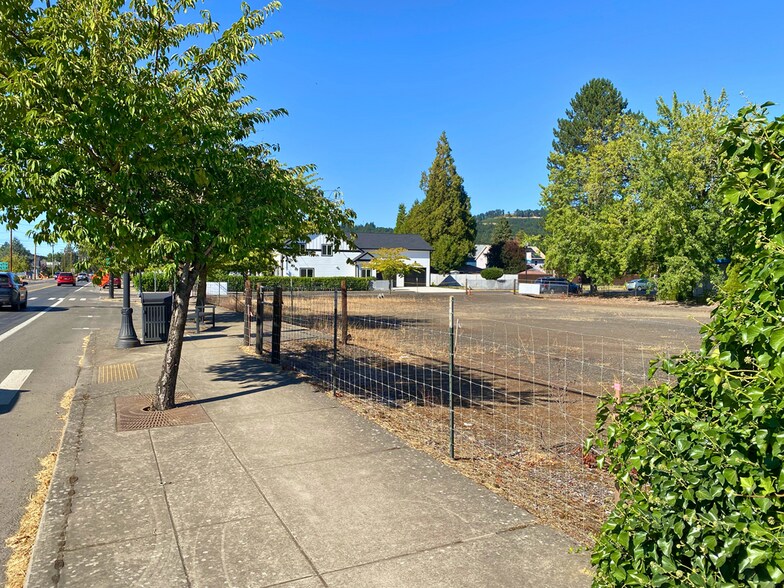 More Photos Of 507 S Trade St, Amity Land For Sale