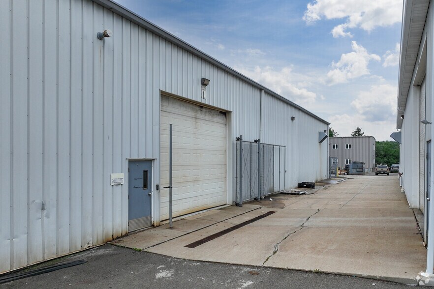 More Photos Of 912 Pittsburgh Rd, Butler Unknown For Lease