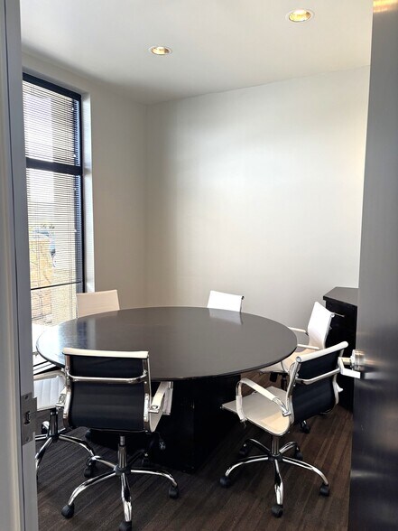 More Photos Of 34406 N 27th Dr, Phoenix Office Residential For Lease