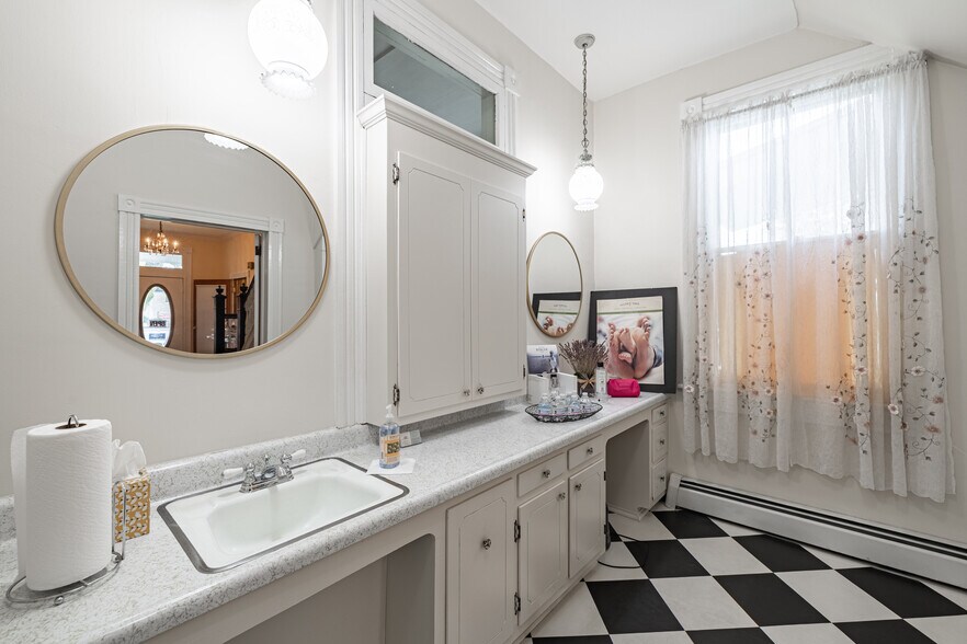 More Photos Of 664 Boulevard, Colonial Heights Office For Sale