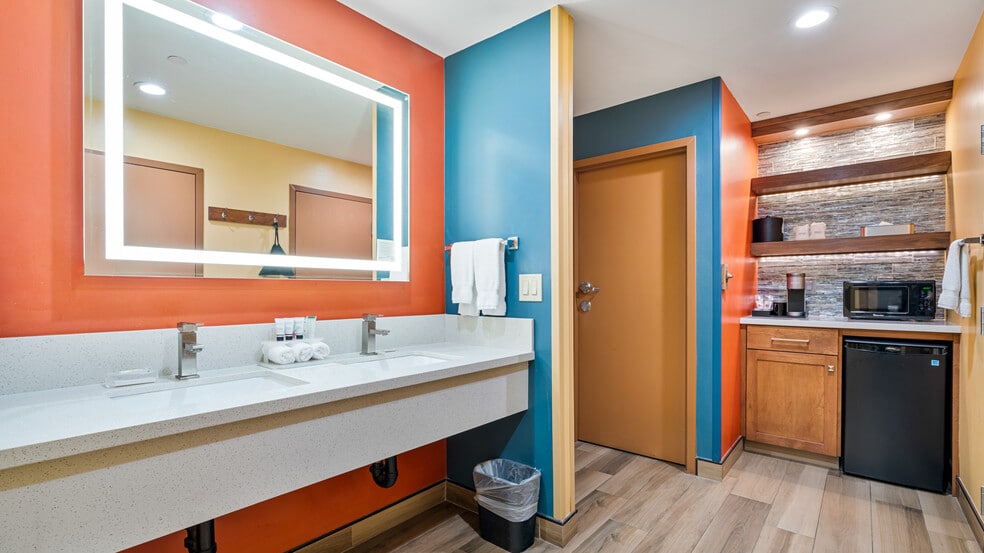 More Photos Of 178 Dry Creek Rd, Healdsburg Hotel For Sale