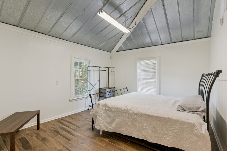 More Photos Of 1113 Grant St, Brunswick Apartments For Sale