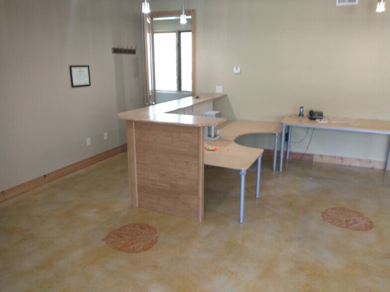 More Photos Of 32 Market Pl, Big Sky Medical For Sale