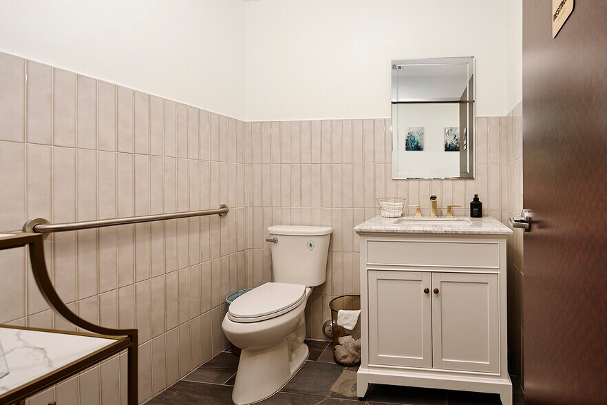 More Photos Of 114 Vision Park Blvd, Shenandoah Office For Sale